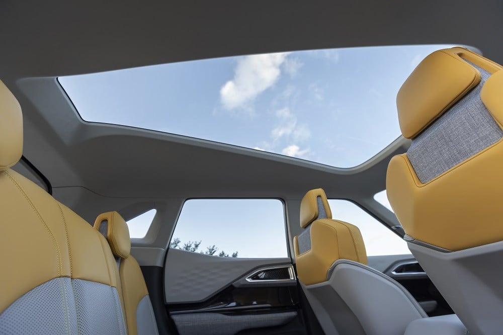 Cửa sổ trời toàn cảnh của Mitsubishi XFC Concept