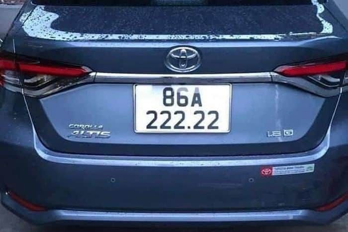 Mới đây, chiếc Toyota Corolla Altis biển ngũ quý 2 xuất hiện trên sàn xe ôtô cũ với mức giá cao nhất ngưởng đã thu hút sự chú ý của những người mê xe. Được biết, chiếc xe này mang biển số tỉnh Bình Thuận và được bấm biển hồi tháng 6/2022 từng được rao bán với giá 2,2 tỷ đồng. 