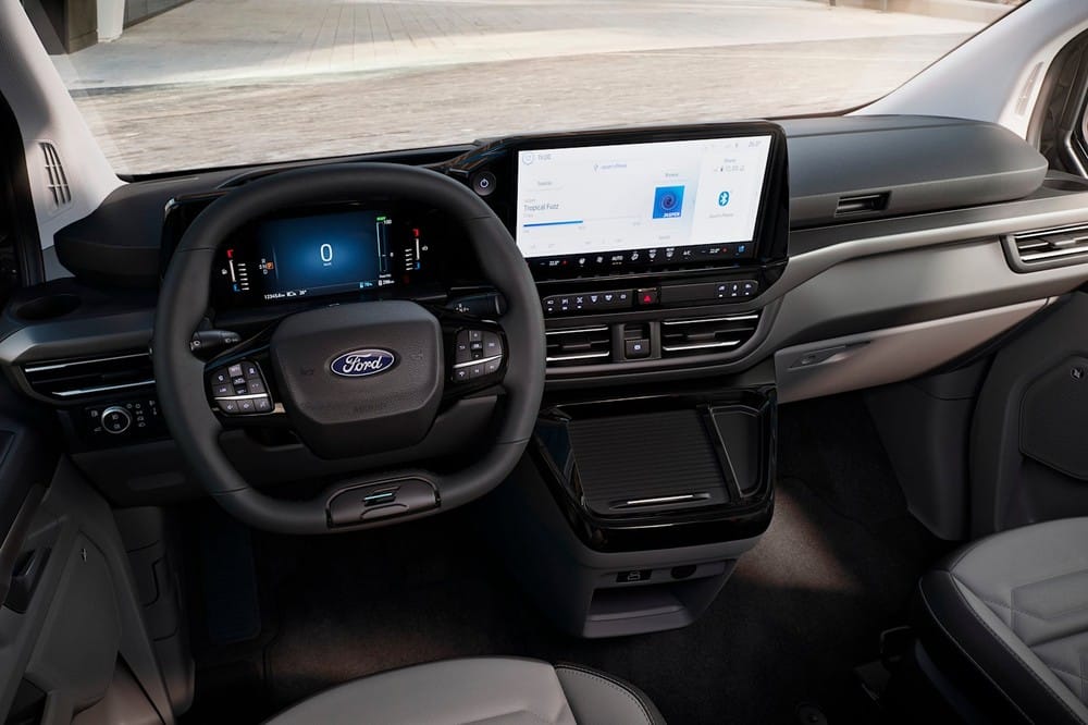 Màn hình cảm ứng trung tâm 13 inch, phục vụ hệ thống thông tin giải trí SYNC 4 của Ford Tourneo Custom 2023