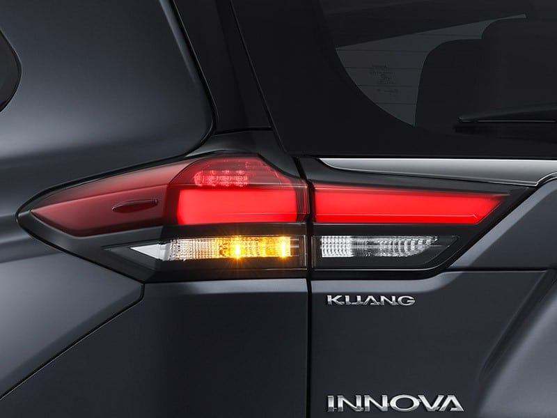 Trừ bản tiêu chuẩn, Toyota Innova 2023 dùng đèn pha LED kết hợp Halogen