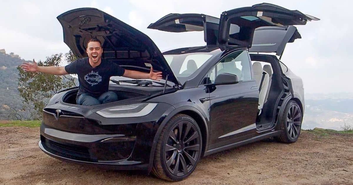 Chủ xe phải bồi thường 1.400 USD vì gọi chiếc SUV Tesla Model X là 