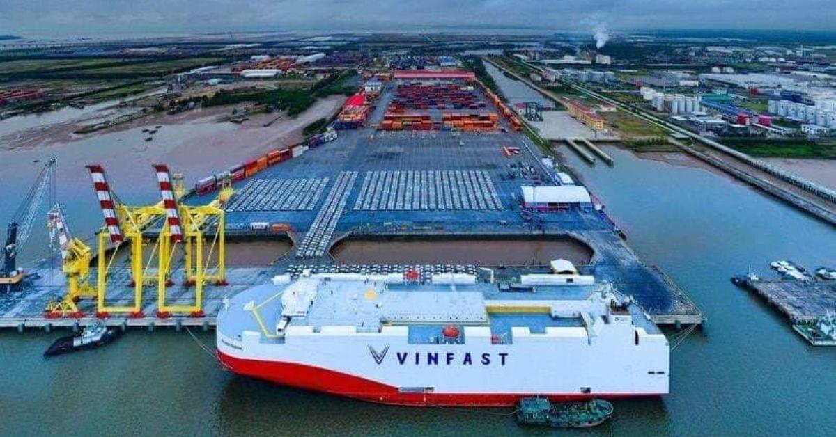 Nghìn chiếc VinFast "Made in Việt Nam" nối đuôi nhau lên tàu sang vùng ...