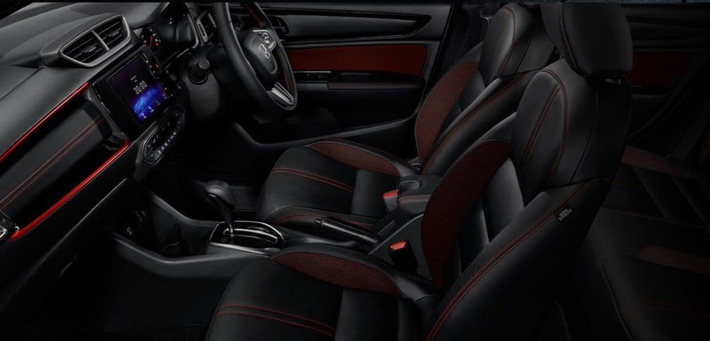 Honda WR-V 2023 bản RS có những điểm nhấn màu đỏ trong nội thất