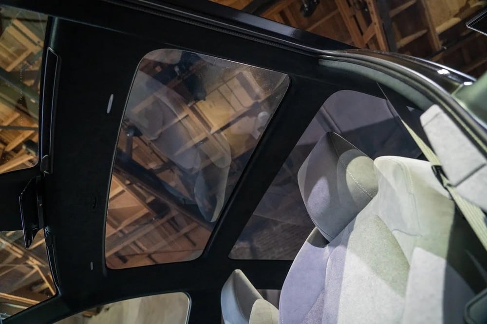 Toyota bZ Compact SUV còn có trần bằng kính