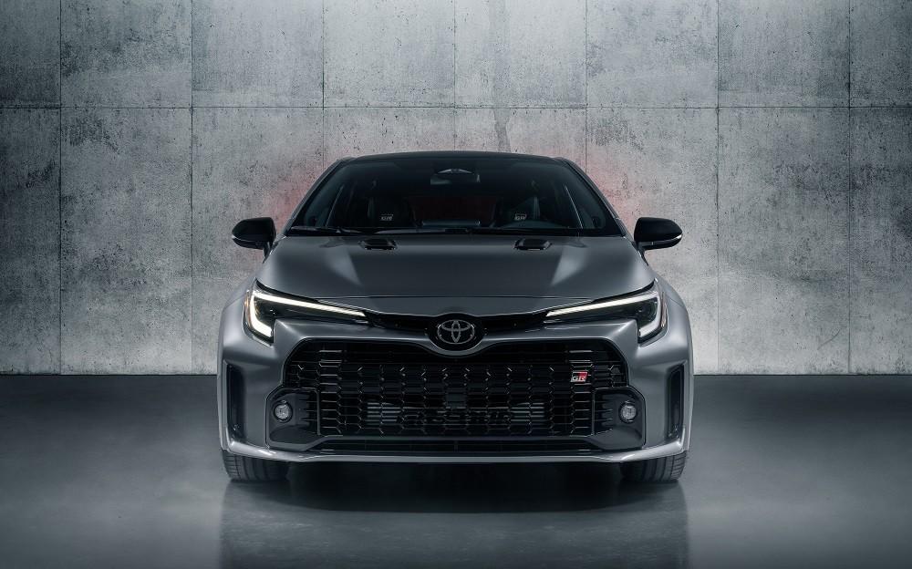 Cận cảnh đầu xe của Toyota GR Corolla 2023 