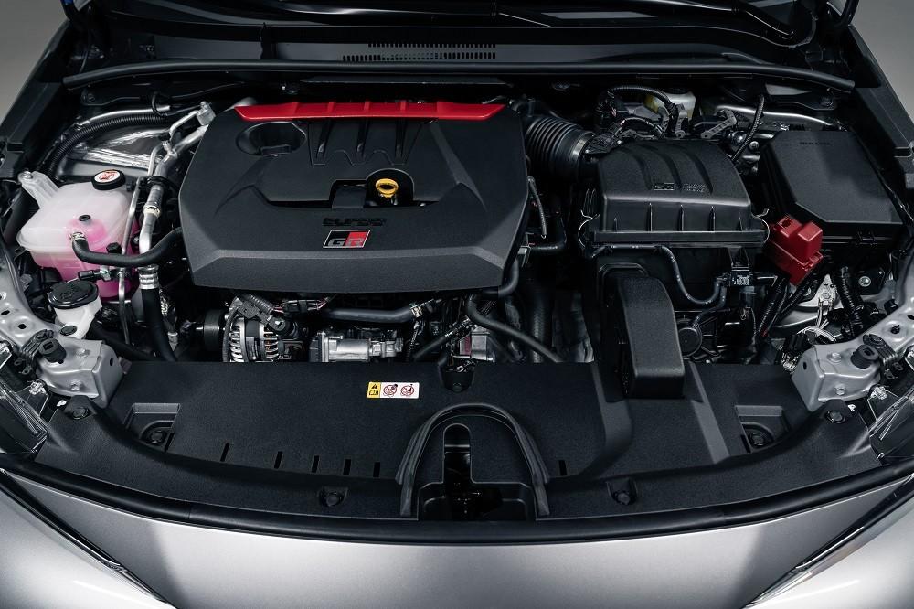 Động cơ 3 xi-lanh mạnh mẽ của Toyota GR Corolla 2023 
