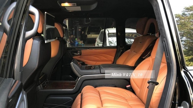 Cải tạo hàng ghế sau với chỉ 2 ghế VIP có thể khiến các chủ xe Lexus LX570 bị đánh trượt đăng kiểm