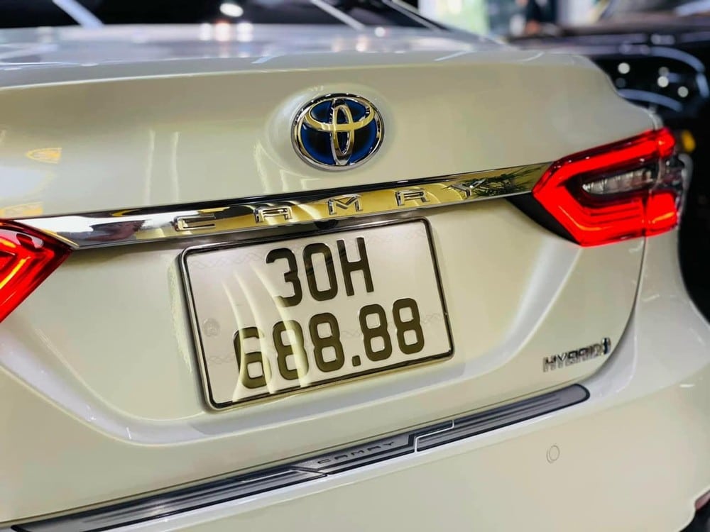 Biển số lộc phát chính là điểm nhấn của chiếc Toyota Camry 2022 này