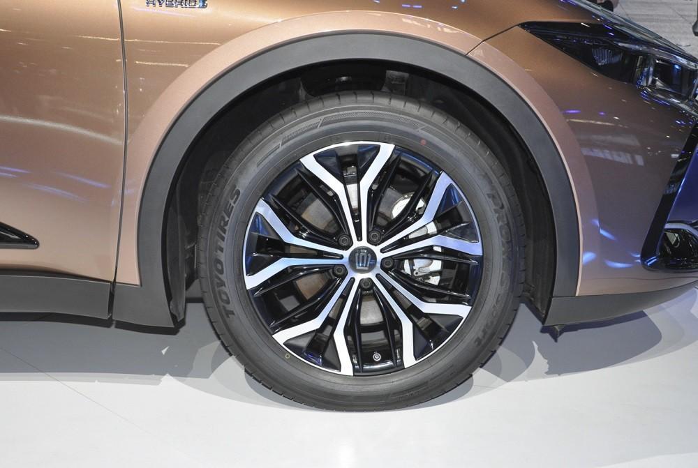 Vành 19 inch của Toyota Crown SportCross 2023