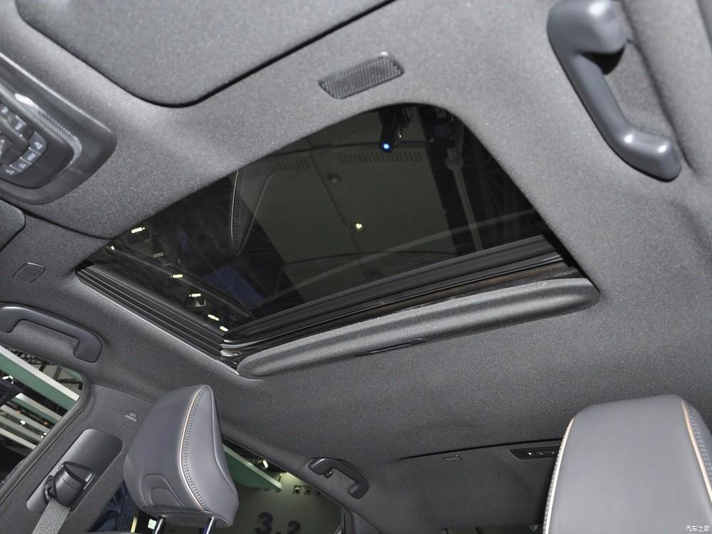 Cửa sổ trời của Toyota Crown SportCross 2023