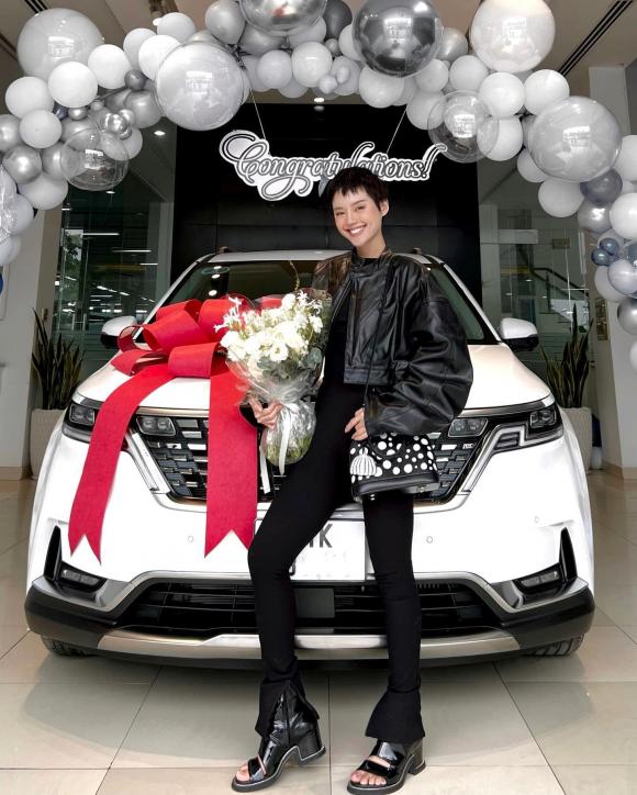 Cô em Trendy, Khánh Linh, mua xe gì 