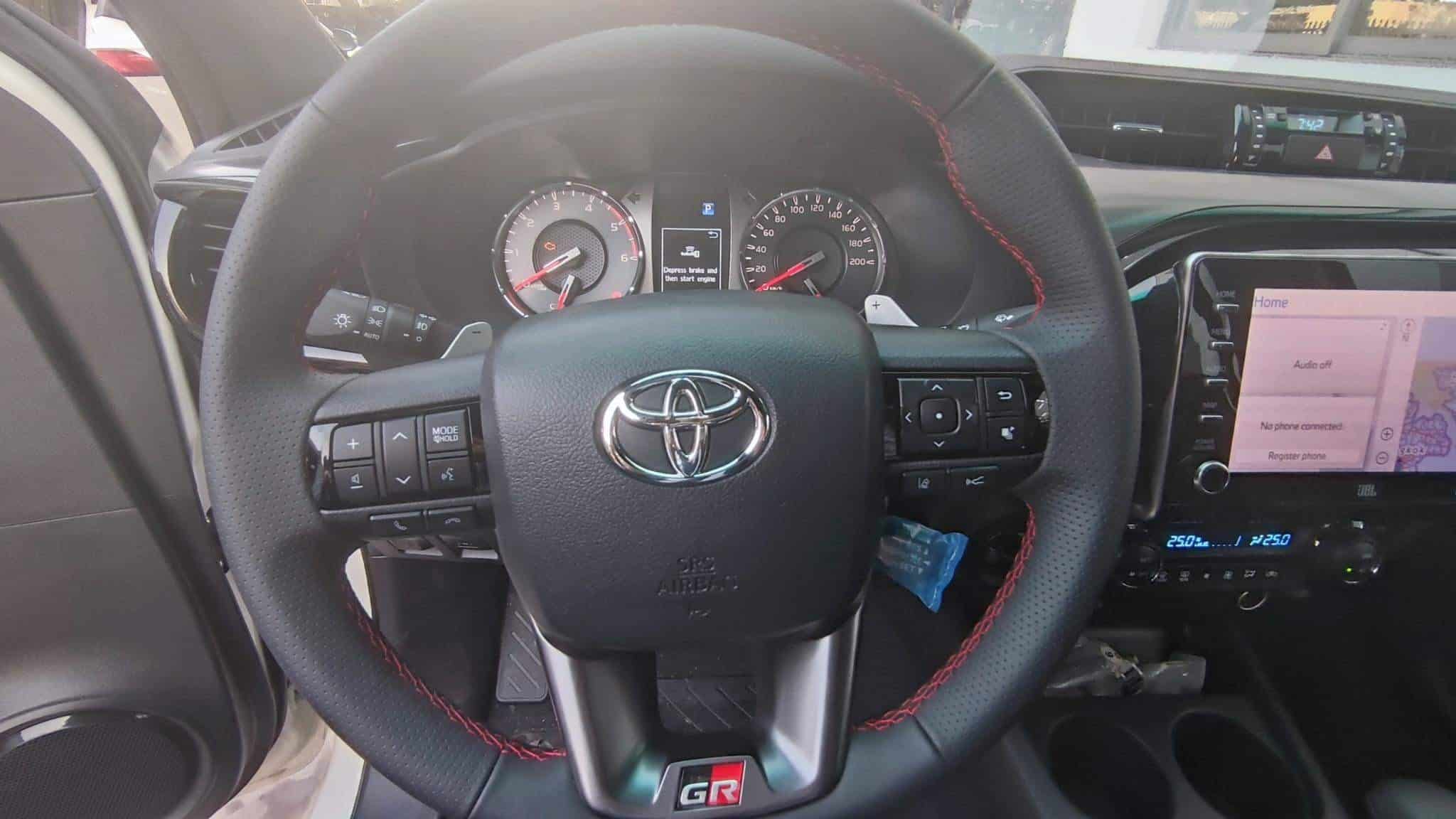 Toyota Hilux 2023 phiên bản GR Sport đầu tiên về Việt Nam - ảnh 3
