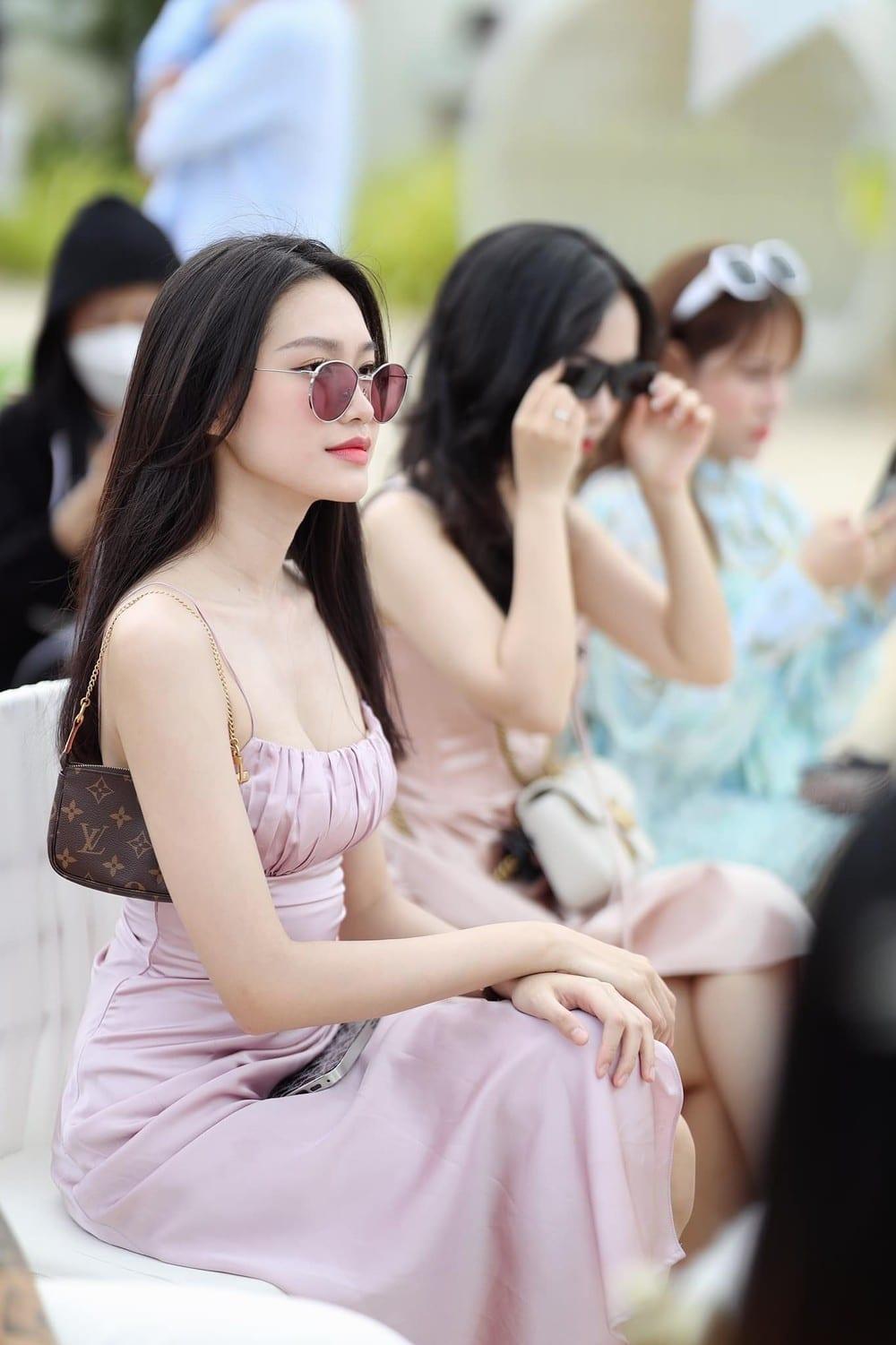 Top 10 Hoa hậu Việt Nam tham dự đám cưới của thủ môn Bùi Tiến Dũng
