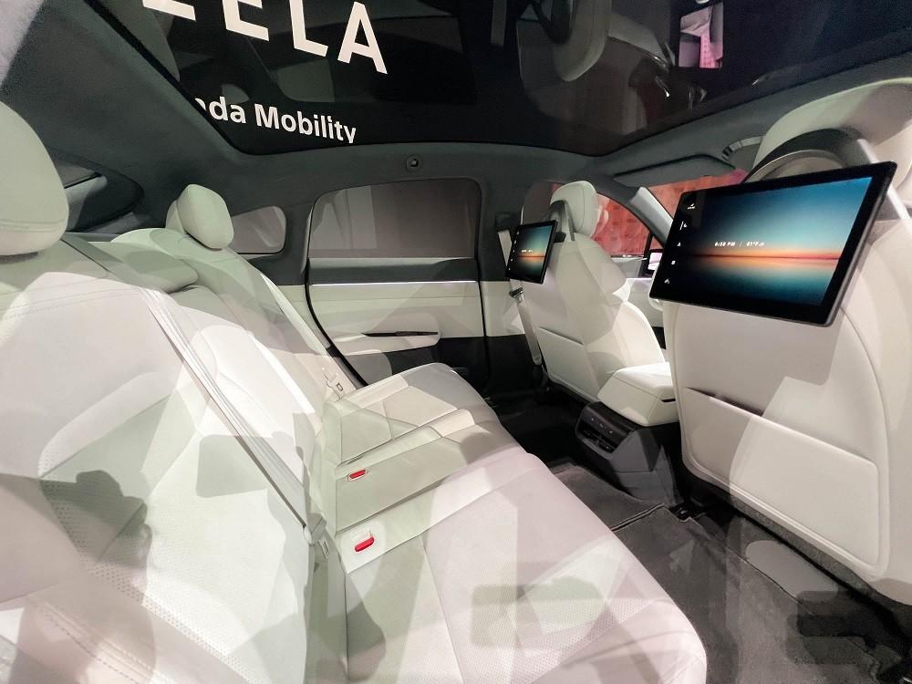 Hàng ghế sau của mẫu xe concept Afeela có 2 màn hình giải trí