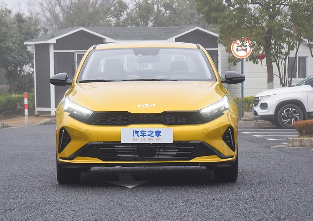 Cận cảnh đầu xe của Kia K3 2023 ở thị trường Trung Quốc