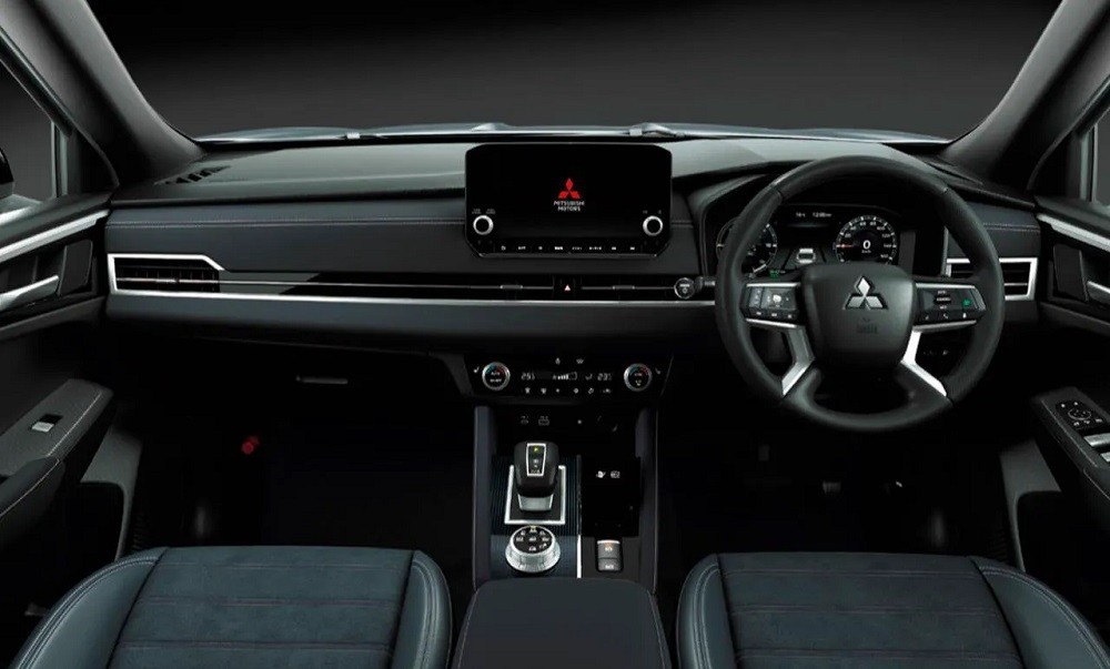 Nội thất màu tối của Mitsubishi Outlander Black Edition PHEV 2023