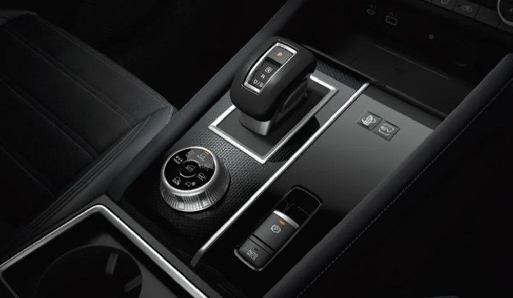 Cụm điều khiển trung tâm dành riêng cho Mitsubishi Outlander Black Edition PHEV 2023