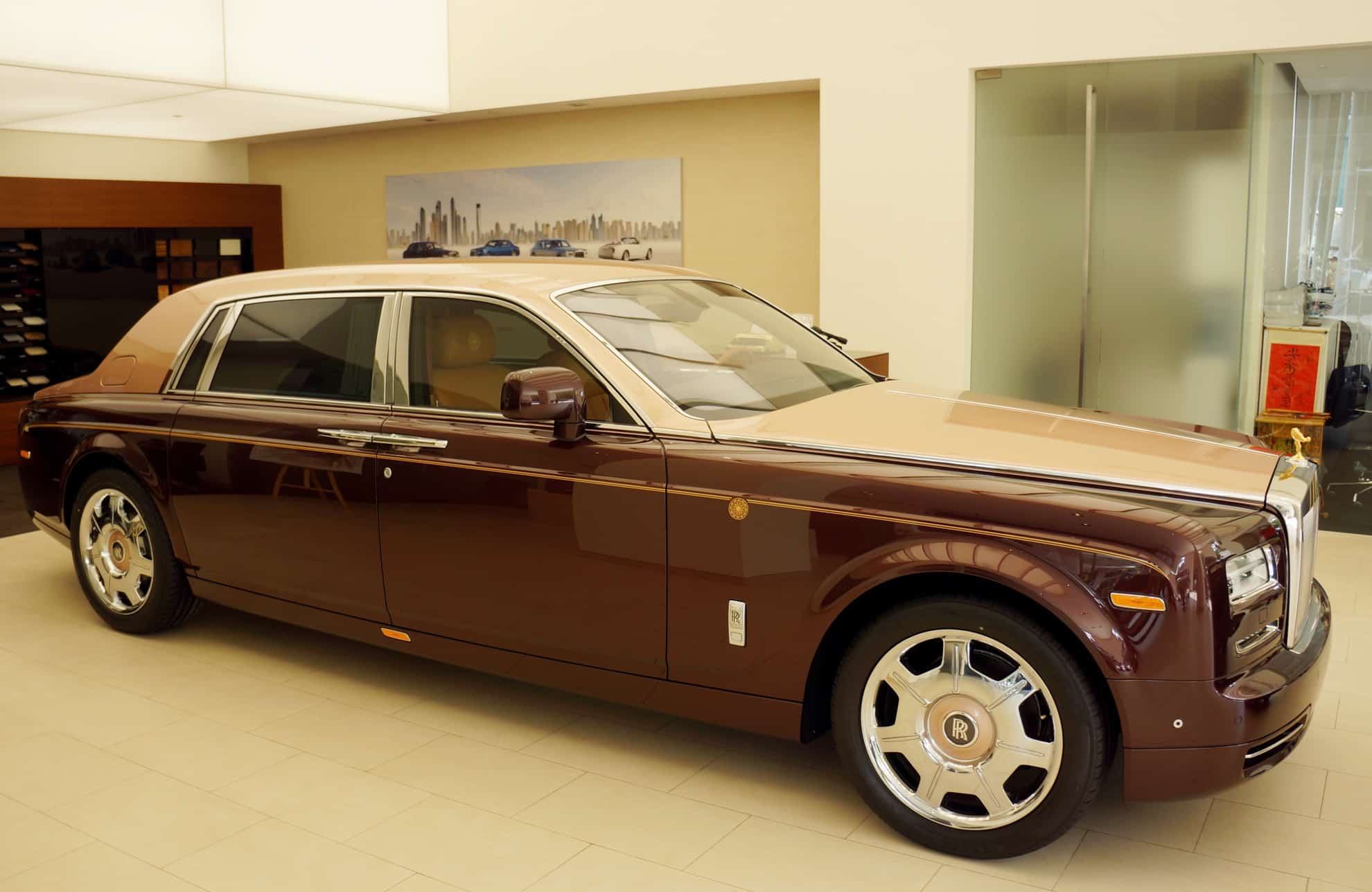 Chiếc Rolls Royce Phantom Lửa Thiêng của Chủ tịch FLC Trịnh Văn Quyết: Lộ tài liệu ghi giá 49,5 tỷ; có vách ngăn riêng như limousine - Ảnh 4.