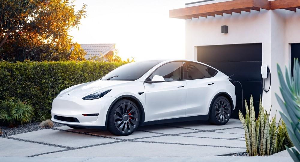 Tesla Model Y bản tiêu chuẩn mới có quãng đường di chuyển sau khi sạc là 450 km