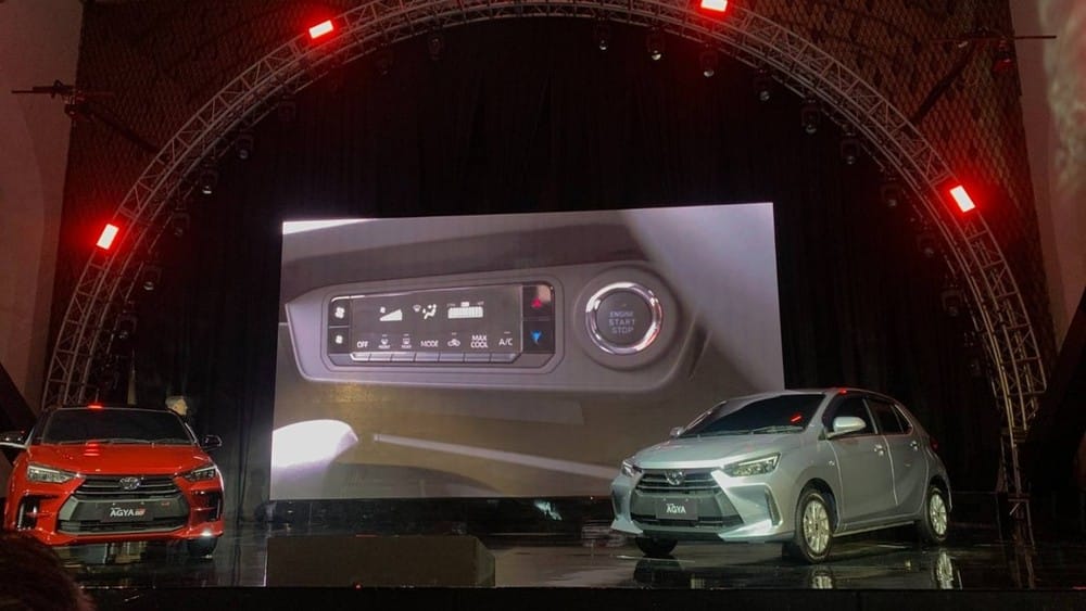 Màn hình đi kèm hệ thống điều hòa và nút bấm khởi động máy của Toyota Wigo 2023