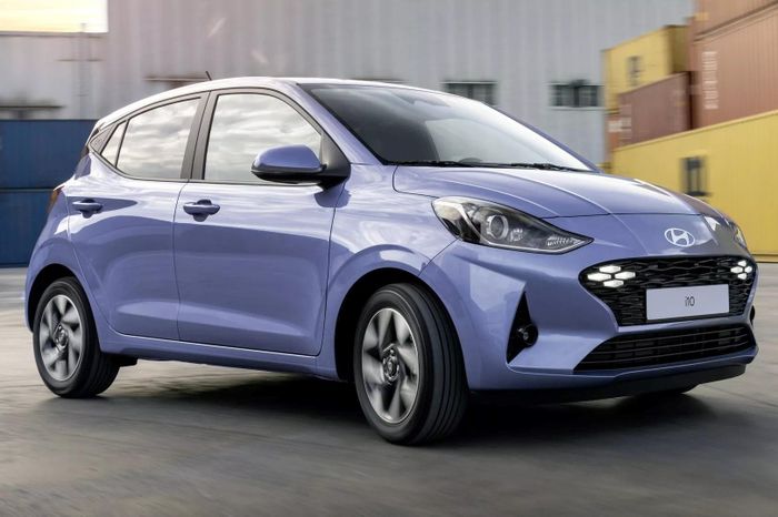  Thông tin về động cơ của Hyundai i10 vẫn chưa được Hyundai công bố. Khả năng cao xe tiếp tục có các tùy chọn động cơ là 1.0L (66 mã lực), 1.2L (83 mã lực) và tăng áp 1.0L (99 mã lực). Đáng chú ý, mẫu xe hạng A này đã có thêm gói hỗ trợ lái xe Hyundai Smart Sense. 