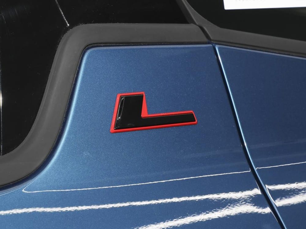 Logo chữ L của Ford Edge L 2023 bản ST-Line