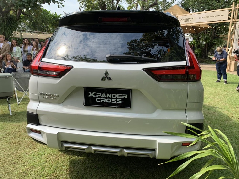 Mitsubishi Xpander Cross 2023 nhìn từ phía sau