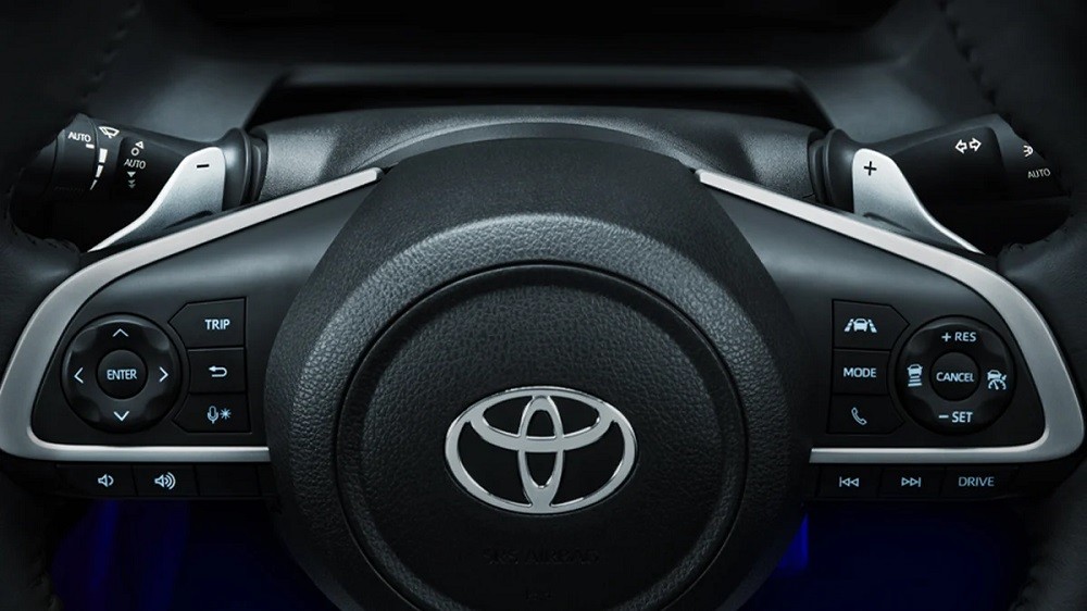 Vô lăng tích hợp lẫy chuyển số của Toyota Vios 2023 tại Malaysia