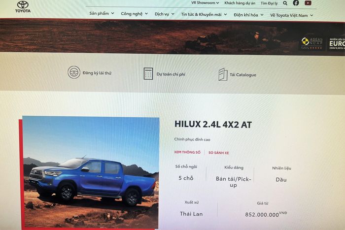  Thông tin Hilux 2023 trên website Toyota Việt Nam. 