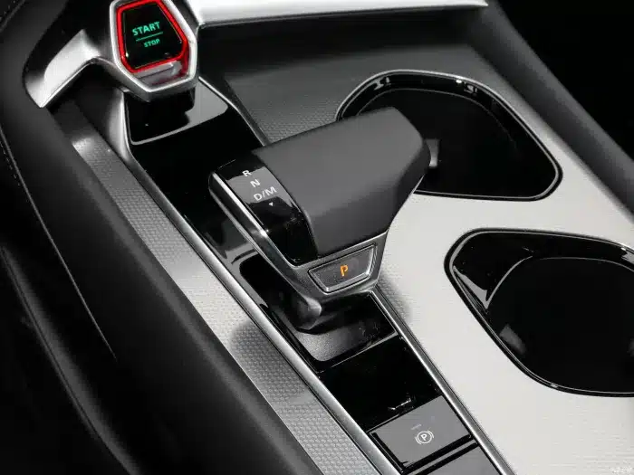  Công nghệ an toàn trên xe có camera 360 độ, ga tự động thích ứng, hệ thống hỗ trợ lái nâng cao... Tuy nhiên những công nghệ hỗ trợ lái không được trang bị sẵn trên xe, kể cả phiên bản cao nhất. 