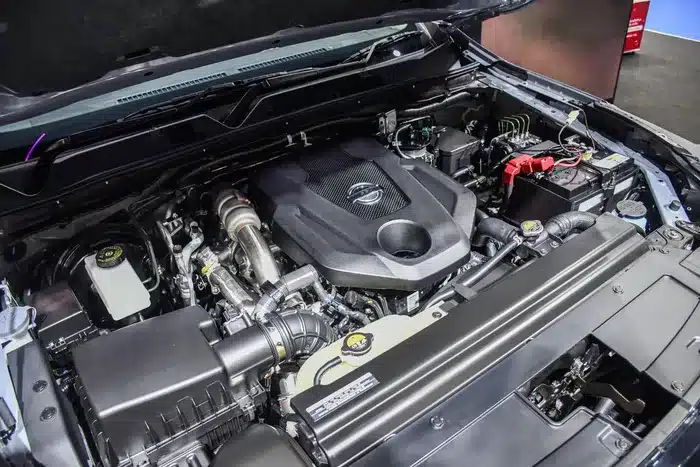  Nissan Terra tại Thái Lan vẫn sử dụng động cơ diesel tăng áp 2.3L, cho công suất tối đa 190 mã lực và mô-men xoắn cực đại 450 Nm. Kết hợp cùng đó là hộp số tự động 7 cấp, tùy chọn dẫn động cầu sau hoặc dẫn động 4 bánh bán thời gian có khóa vi sai cầu sau. 