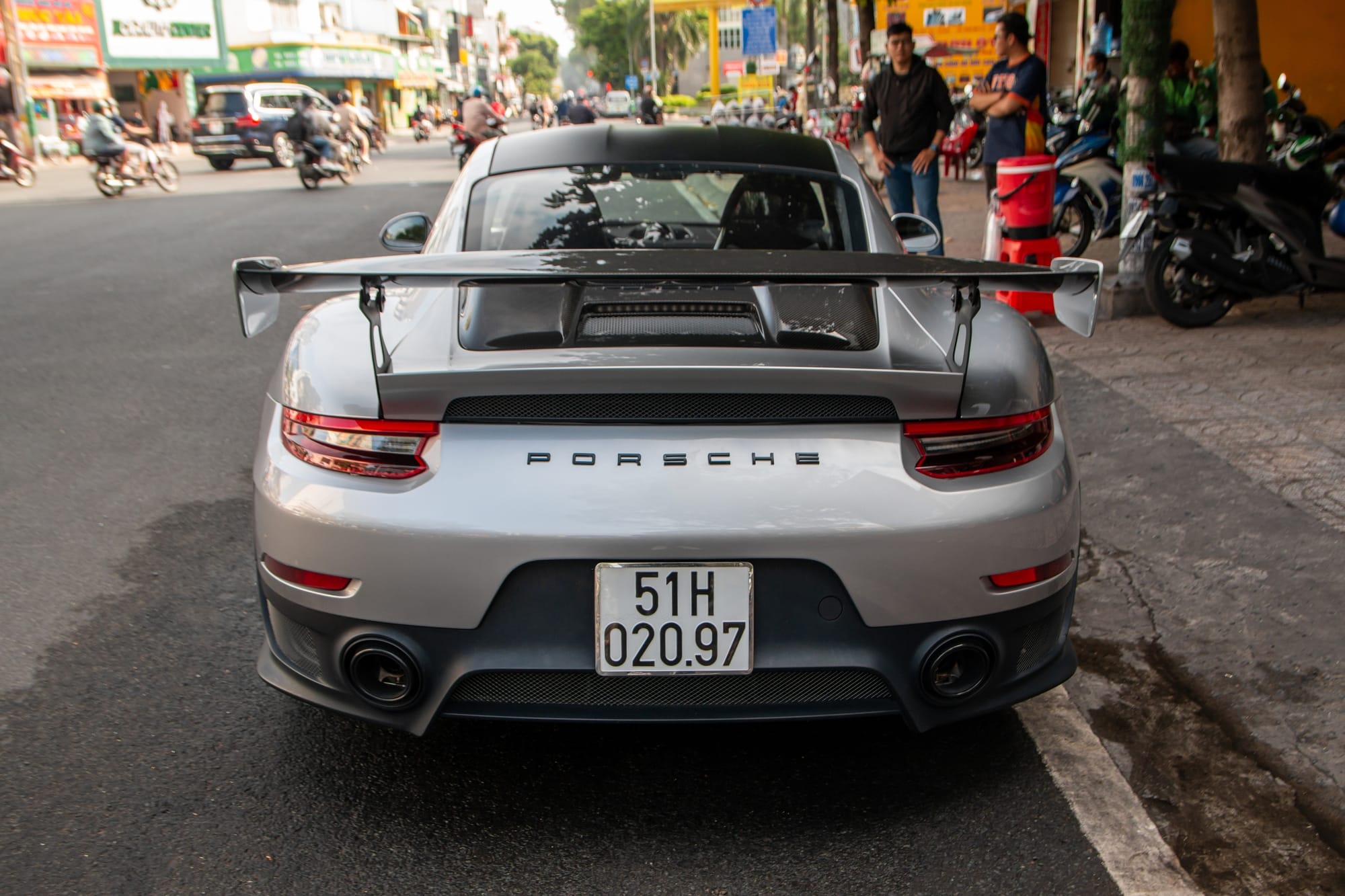 Ông Đặng Lê Nguyên Vũ lần đầu chia sẻ về siêu phẩm Porsche 911 GT2 RS: 4 năm đi 76 km, có chỗ còn chưa bóc seal - Ảnh 3.