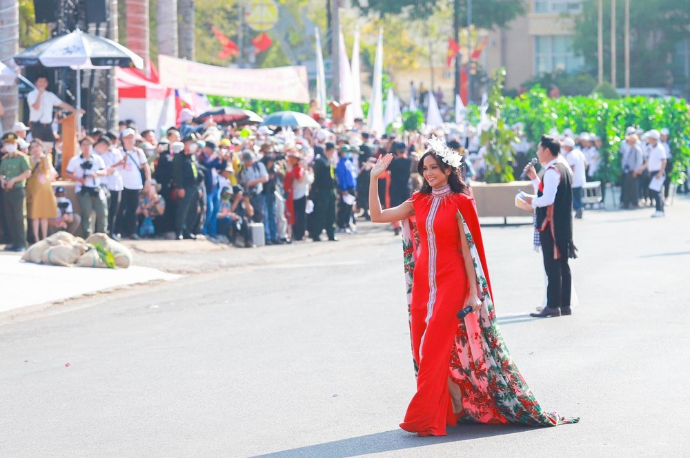 Hoa hậu H'Hen Niê là đại sứ của lễ hội cà phê Buôn Ma Thuột lần thứ 8