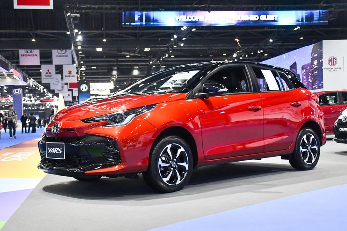  Toyota Yaris mới được bán tại Thái Lan với 4 phiên bản gồm Sport, Smart, Premium và Premium S, mức giá dao động 16.311-20.595 USD. Nhiều khả năng Toyota Việt Nam sẽ sớm mang phiên bản mới này về để thay thế cho Yaris hiện tại. 