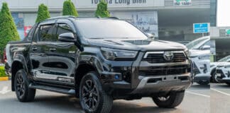 Nguyên nhân gì khiến Toyota Hilux trên sàn xe cũ đắt hơn "vua bán tải" Ford Ranger cùng đời tới 100 triệu?
