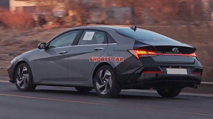 Phần thân và đuôi xe Hyundai Elantra 2024 không có quá nhiều thay đổi. Ảnh: Shorts Car.