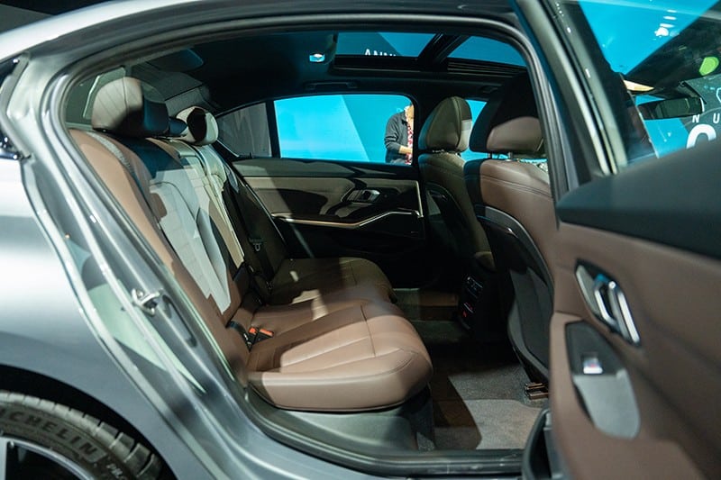 Với chiều dài cơ sở tăng 110 mm, BMW 3-Series Gran Sedan 2023 mang đến hàng ghế sau rộng rãi