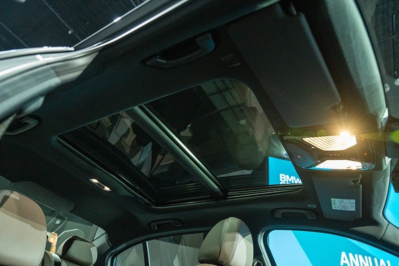 Cửa sổ trời toàn cảnh Panorama của BMW 3-Series Gran Sedan 2023