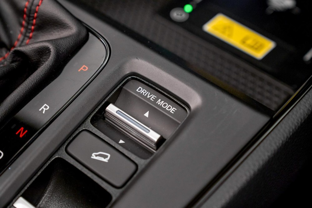Lẫy gạt chọn chế độ lái của Honda CR-V e:HEV RS 4WD 2024