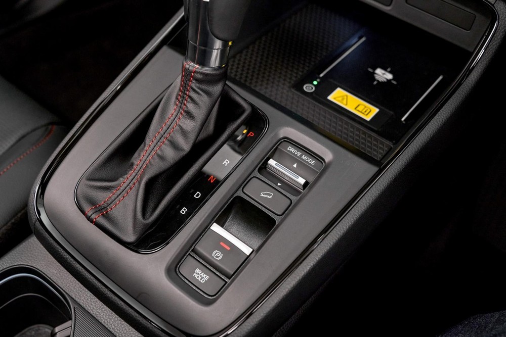 Phanh tay điện tử của Honda CR-V e:HEV RS 4WD 2024