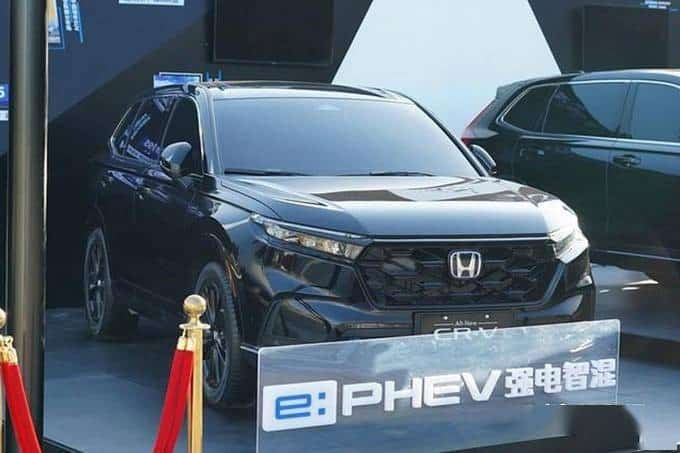Honda CR-V e:PHEV 2023 sở hữu thiết kế tương tự phiên bản máy xăng và hybrid