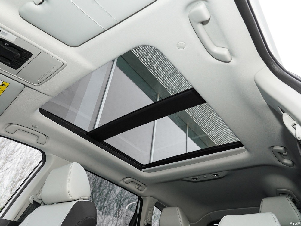 Cửa sổ trời của Honda CR-V e:PHEV 2023