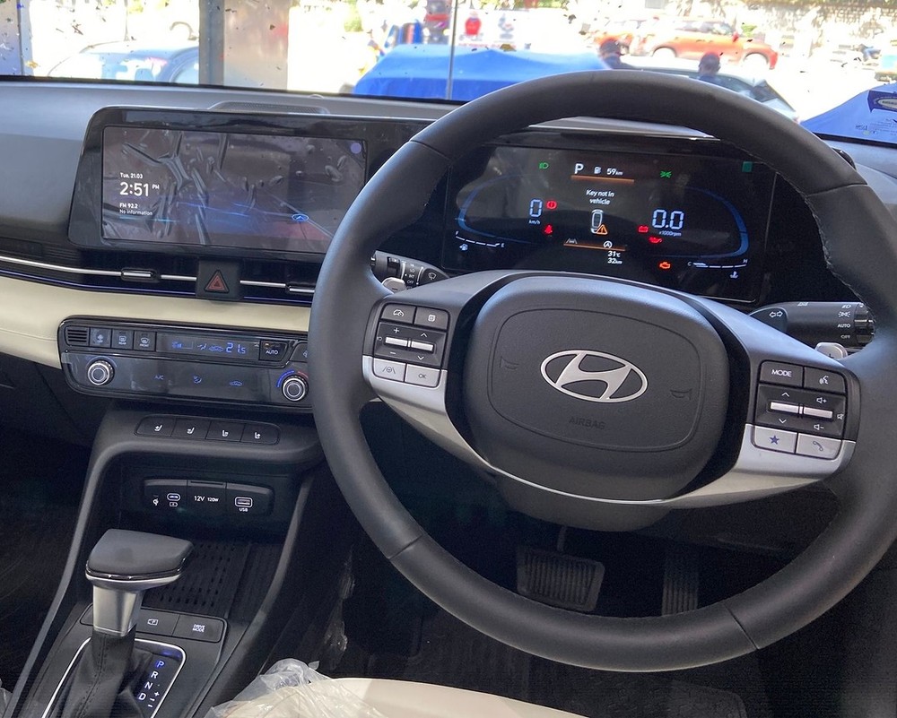 Hyundai Accent 2023 bản máy xăng hút khí tự nhiên và hộp số IVT