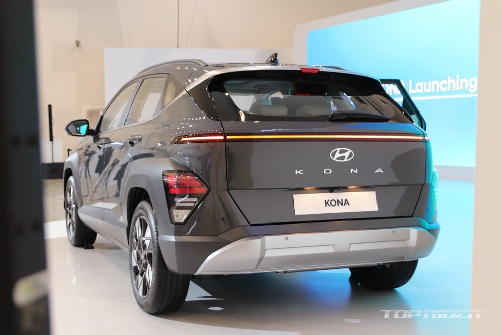 Hyundai Kona 2024 nhìn từ phía sau