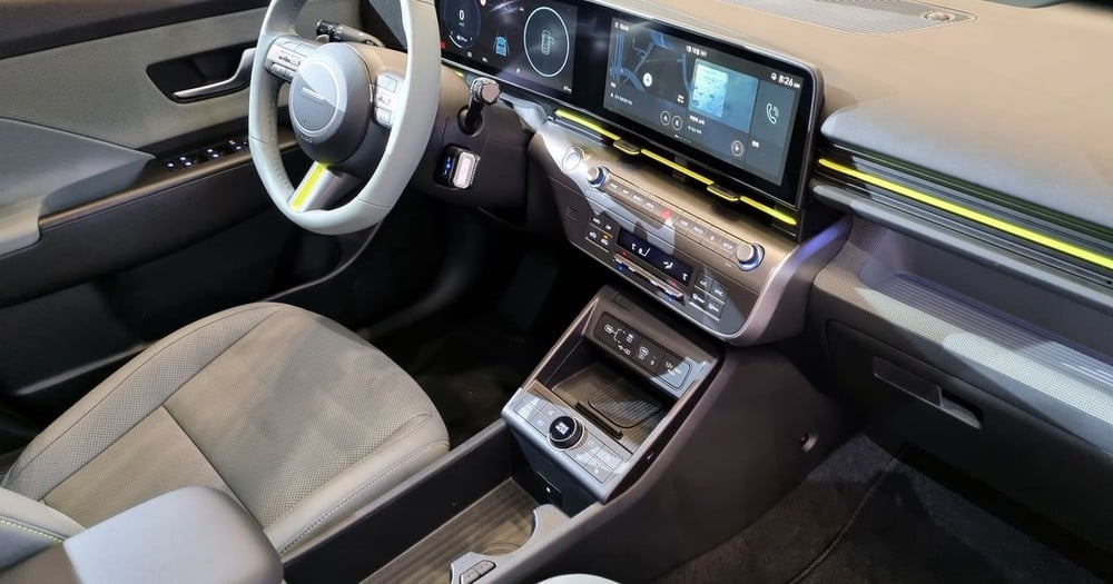 Cụm điều khiển trung tâm của Hyundai Kona Hybrid 2023 có thiết kế gọn gàng