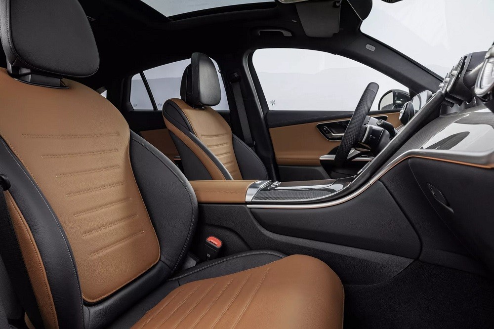 Ghế của Mercedes-Benz GLC Coupe 2024 được bọc da 2 màu