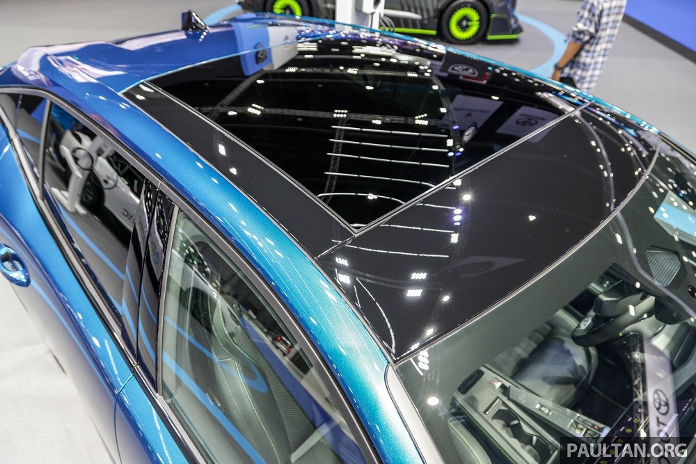 Cửa sổ trời toàn cảnh của Peugeot 408 2023