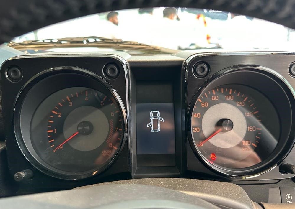 Bảng đồng hồ của Suzuki Jimny 5 cửa