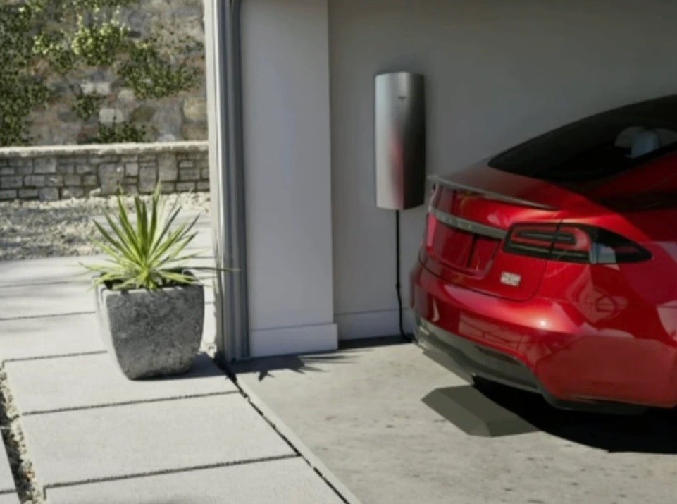 Tesla có thể sẽ tung ra sạc không dây cho ô tô điện tại nhà trong tương lai