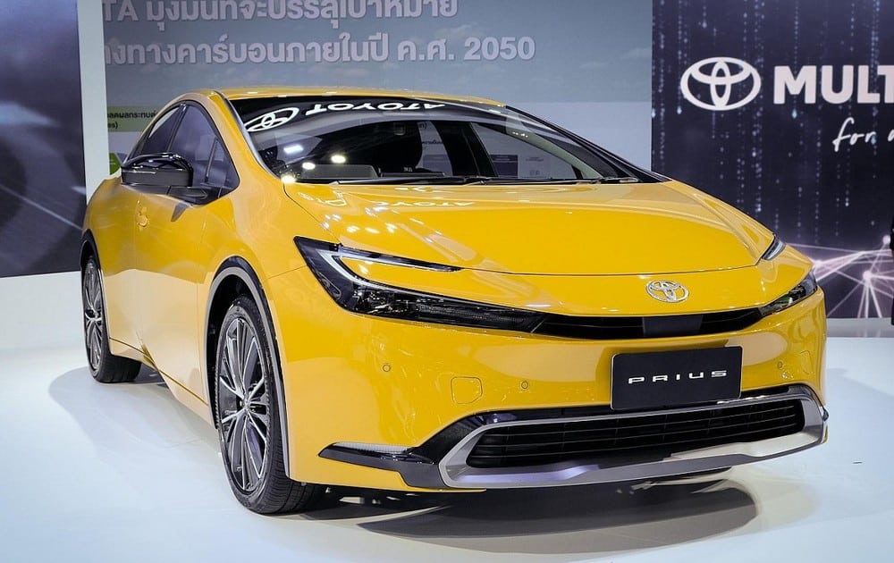 Cận cảnh đầu xe của Toyota Prius 2023